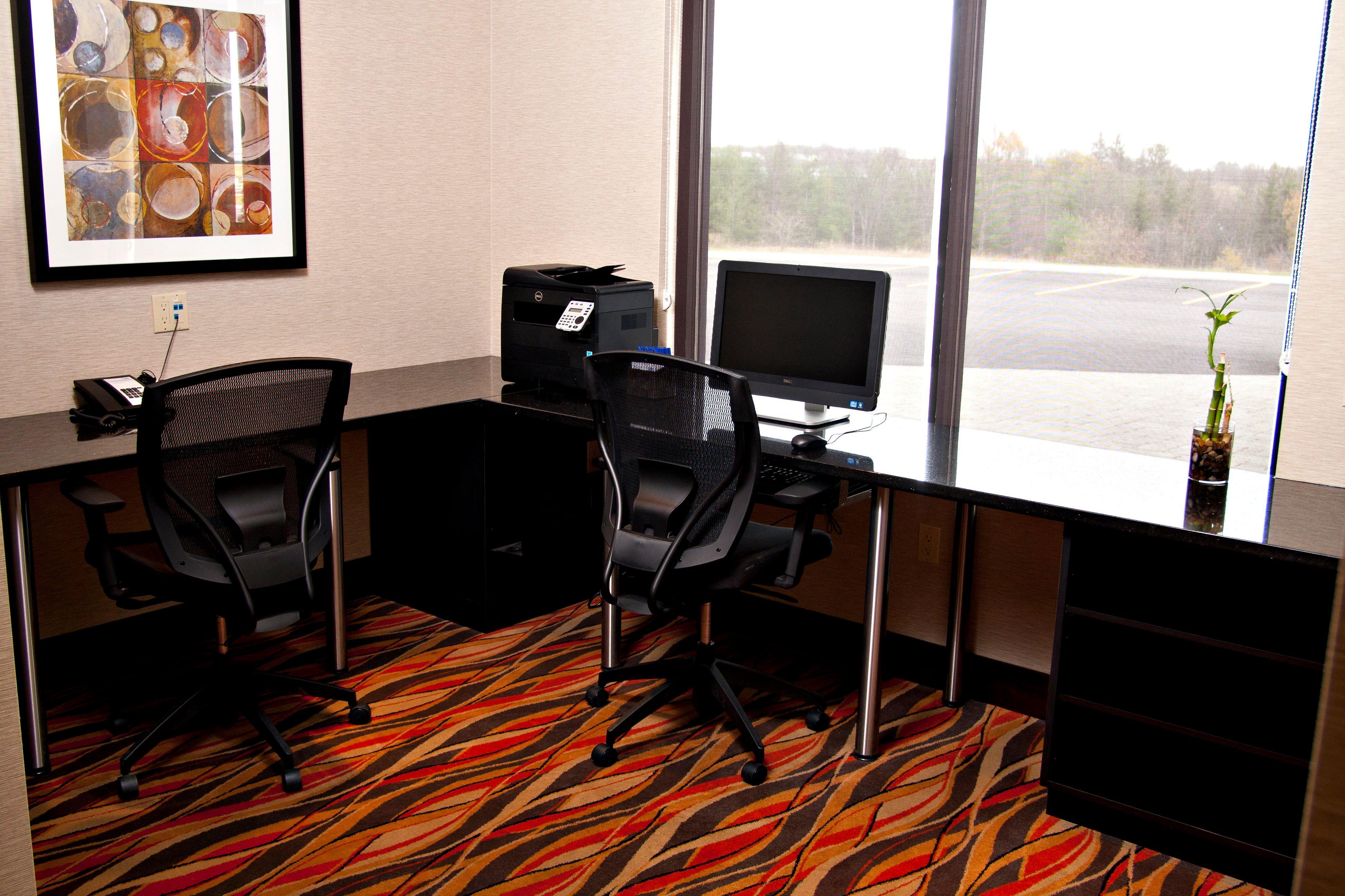 Holiday Inn Express Pembroke By Ihg Exterior photo